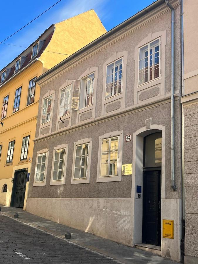 Apartman Art / Peaceful / Historical Center